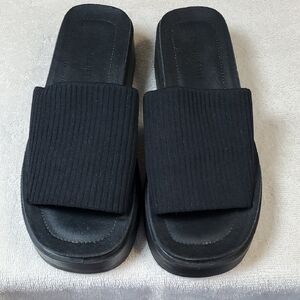 Cushionaire Womens Pim Knit, Platform Sandal. Memory Foam.    Size 8